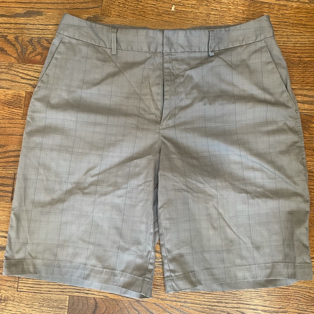 Men’s Under Armour golf shorts Sz 34